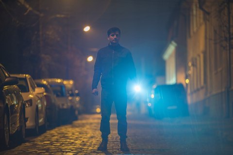 Latarka Taktyczna Wojskowa Mocna Szperacz Cree Xpe Led Zoom Z Uv Aku + Etui