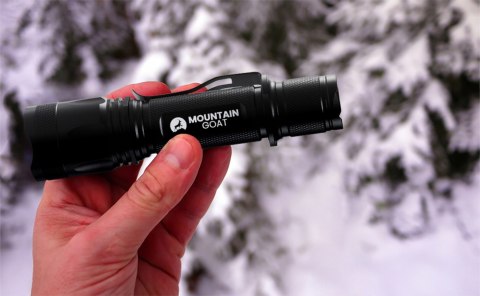 Mocna Latarka Taktyczna Survivalowa Led Ładow Usb Czarna Mocna