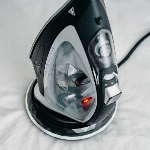 Żelazko Parowe Adler 2800W - Bez/Przewodowe, Ceramiczna Stopa, 2 Tryby